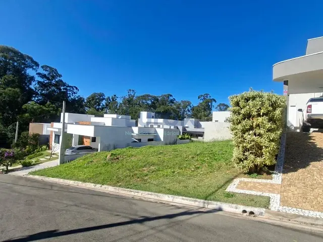 Terreno com 375m², à venda, no bairro Chácaras Silvania em Valinhos