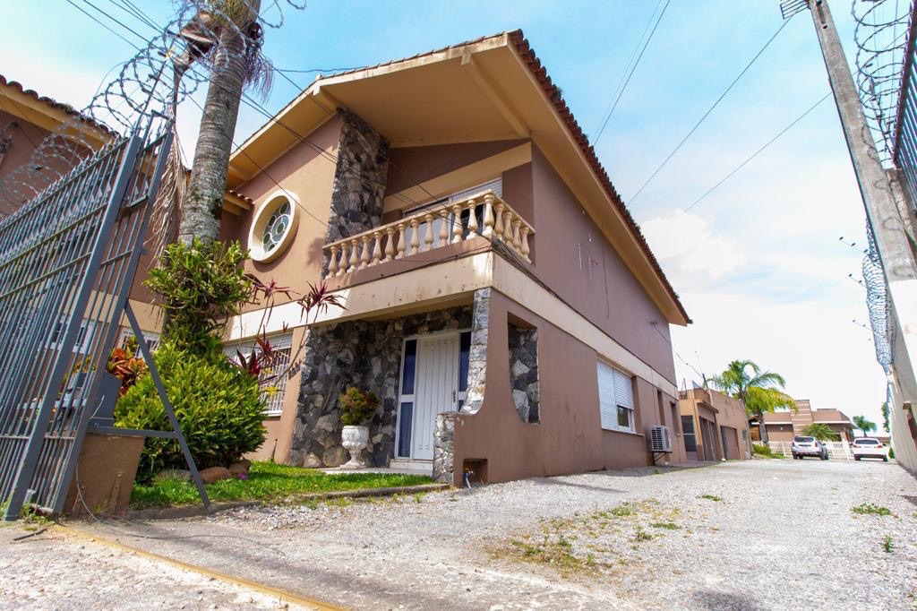 Terreno à venda na Av. Fernando Osório, Três Vendas - 7.500 m² de área total, sendo 15 metros de frente para a avenida. - 7