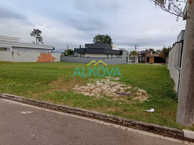 Terreno com 300m², à venda, no bairro Bairro do Grama em Caçapava