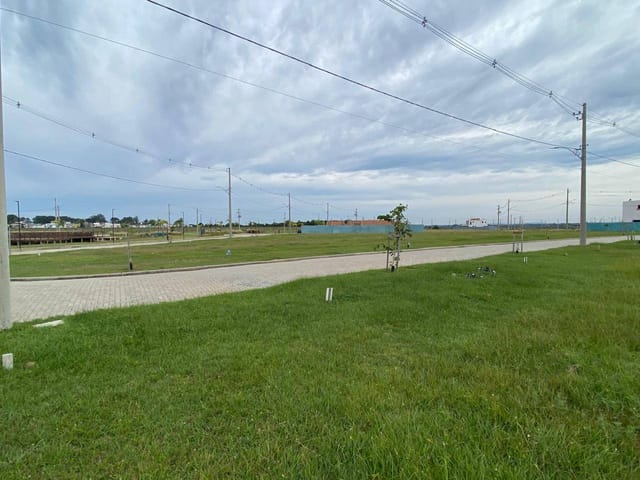 Terreno com 323m², à venda, no bairro Laranjal em Pelotas