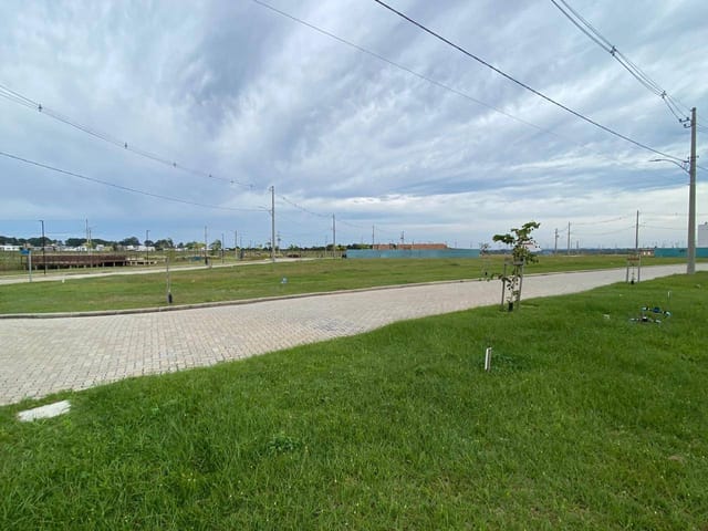 Terreno com 323m², à venda, no bairro Laranjal em Pelotas
