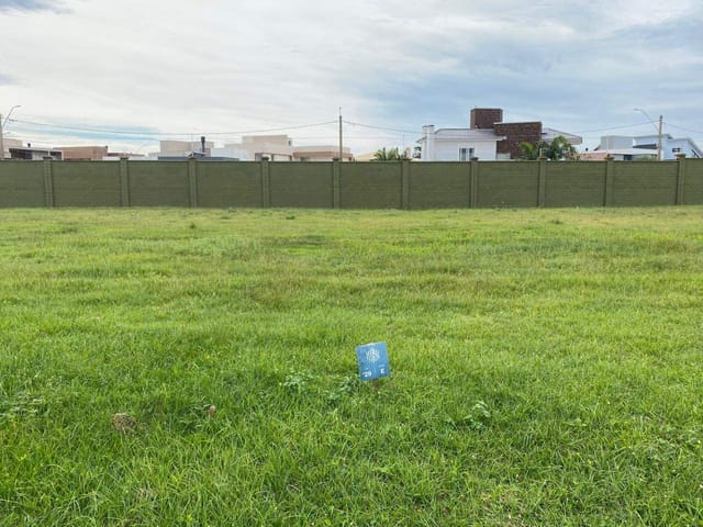 Terreno com 323m², à venda, no bairro Laranjal em Pelotas