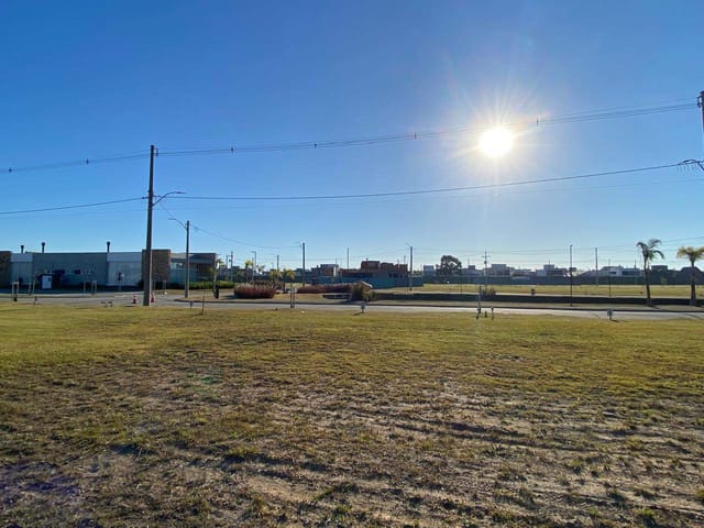 Terreno com 321m², à venda, no bairro Laranjal em Pelotas