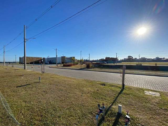 Terreno com 321m², à venda, no bairro Laranjal em Pelotas