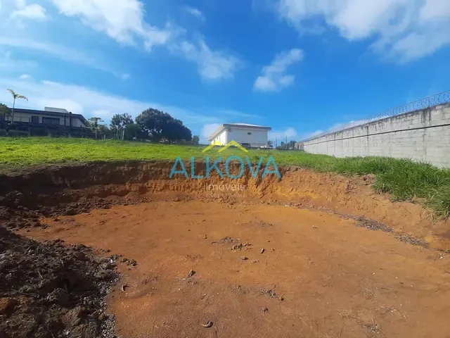 Terreno com 1796m², à venda, no bairro Condomínio Colinas do Parahyba em São José dos Campos
