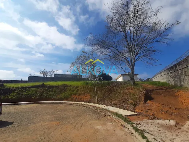 Terreno com 1796m², à venda, no bairro Condomínio Colinas do Parahyba em São José dos Campos