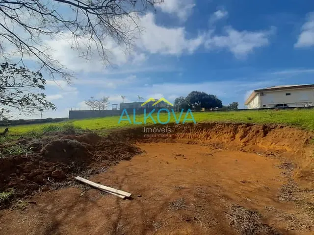 Terreno com 1796m², à venda, no bairro Condomínio Colinas do Parahyba em São José dos Campos