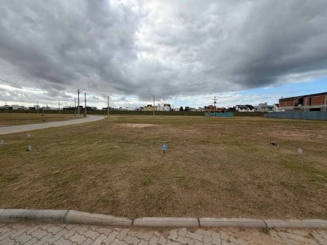 Terreno com 378m², à venda, no bairro Laranjal em Pelotas