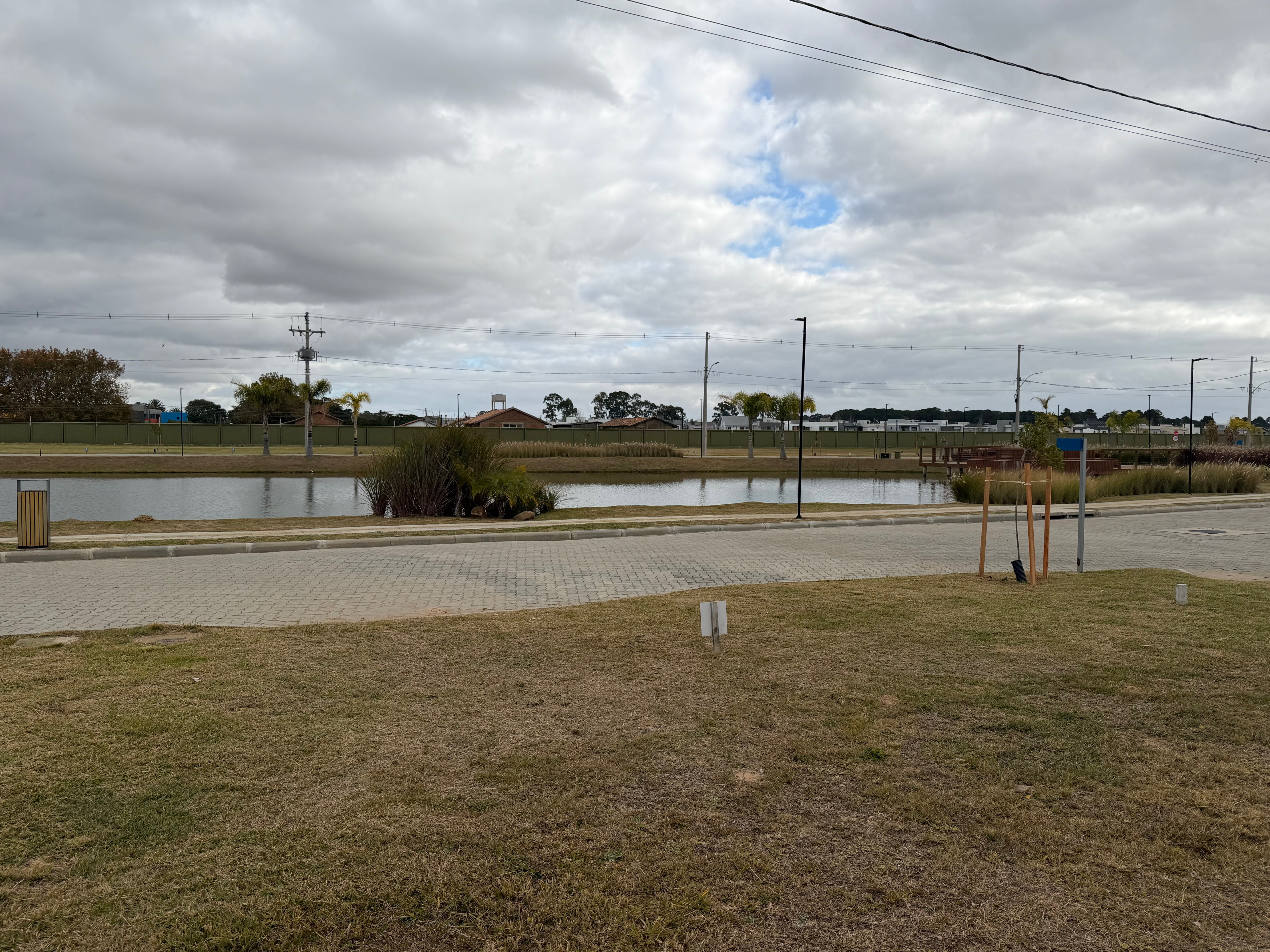 Terreno à venda no Riviera, Laranjal - 378 m² de área total, sendo 10 metros de frente por 23 metros de fundo. - 9