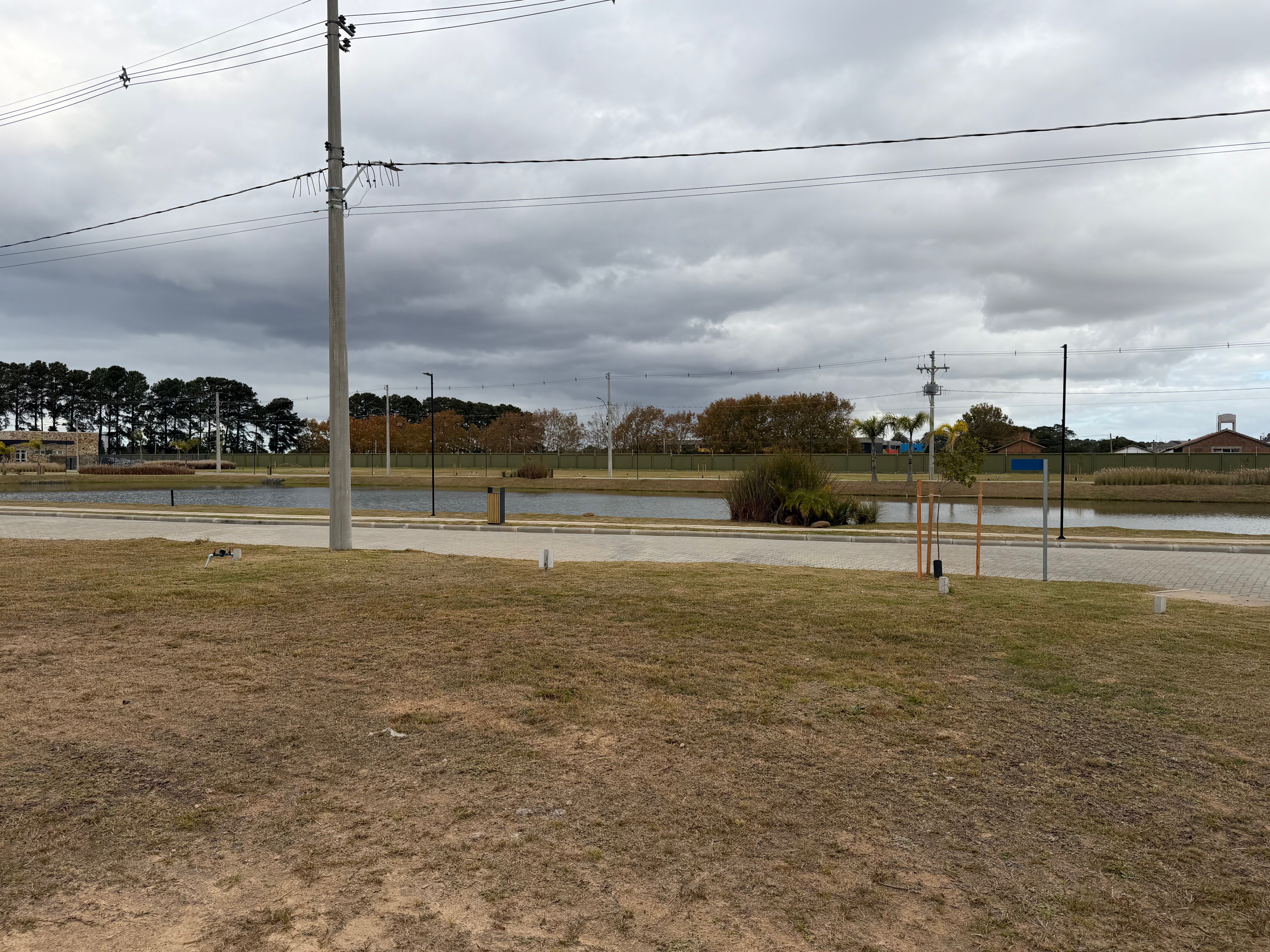 Terreno à venda no Riviera, Laranjal - 378 m² de área total, sendo 10 metros de frente por 23 metros de fundo. - 7