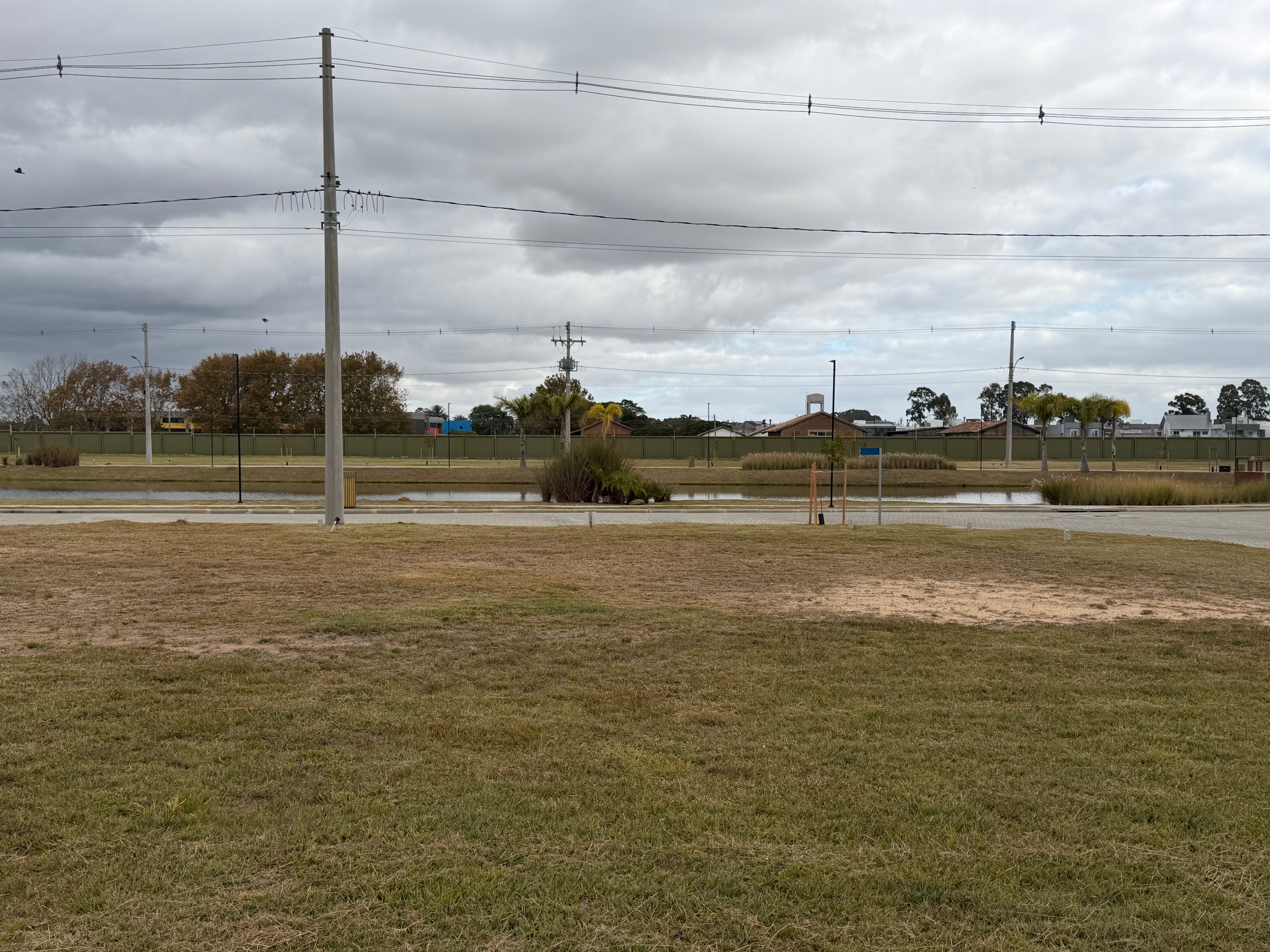 Terreno à venda no Riviera, Laranjal - 378 m² de área total, sendo 10 metros de frente por 23 metros de fundo. - 6