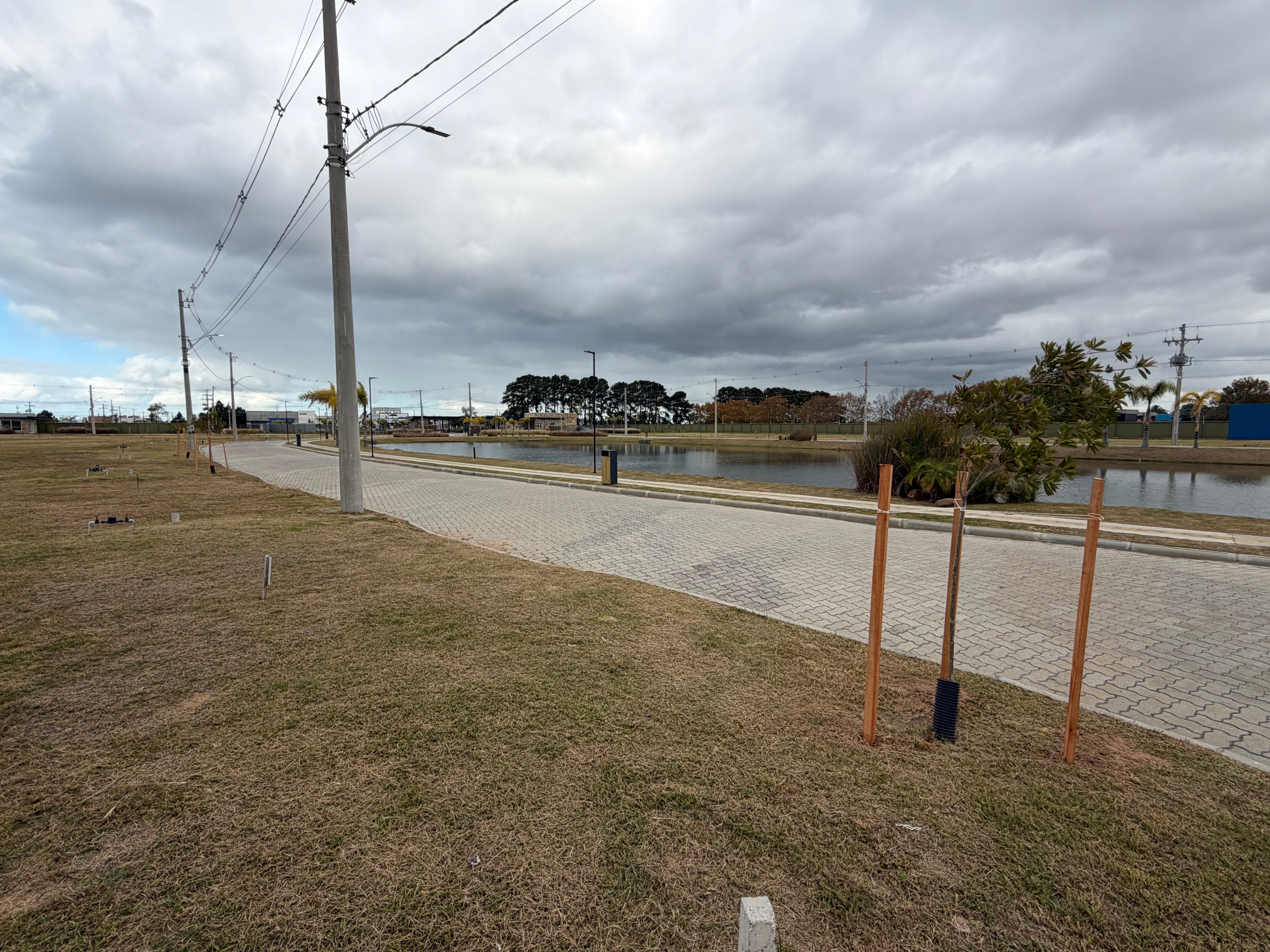 Terreno à venda no Riviera, Laranjal - 378 m² de área total, sendo 10 metros de frente por 23 metros de fundo. - 8