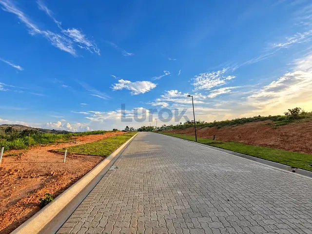 Terreno com 600m², à venda, no bairro - em Valinhos