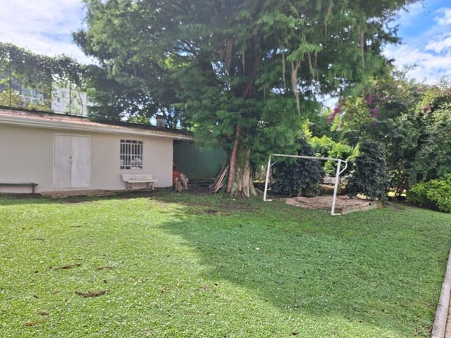 Terreno à venda, no bairro Bom Retiro em Curitiba