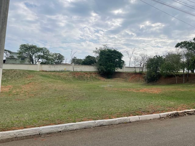 Terreno com 2070m², à venda, no bairro Chácaras Cataguá em Taubaté
