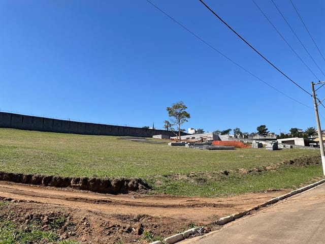 Terreno com 2070m², à venda, no bairro Chácaras Cataguá em Taubaté