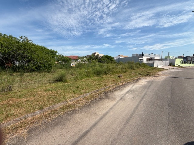 Terreno com 210m², à venda, no bairro Três Vendas em Pelotas