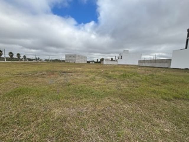 Terreno com 182m², à venda, no bairro Três Vendas em Pelotas