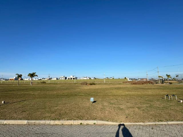 Terreno com 357m², à venda, no bairro Laranjal em Pelotas