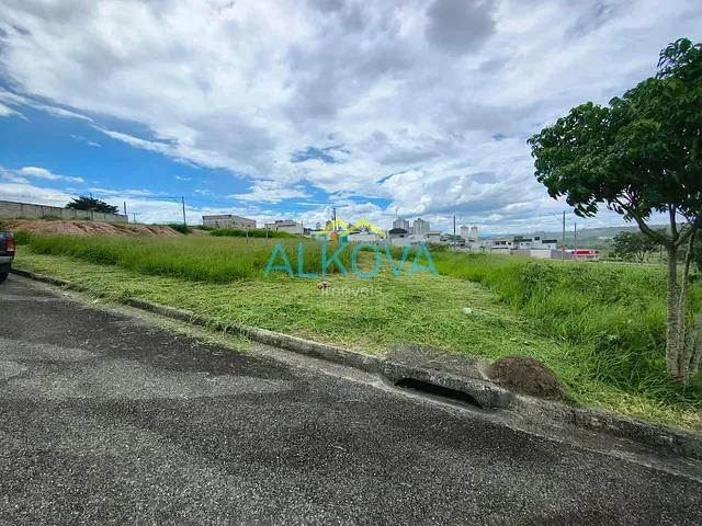 Terreno com 362m², à venda, no bairro Portal dos Passaros em São José dos Campos