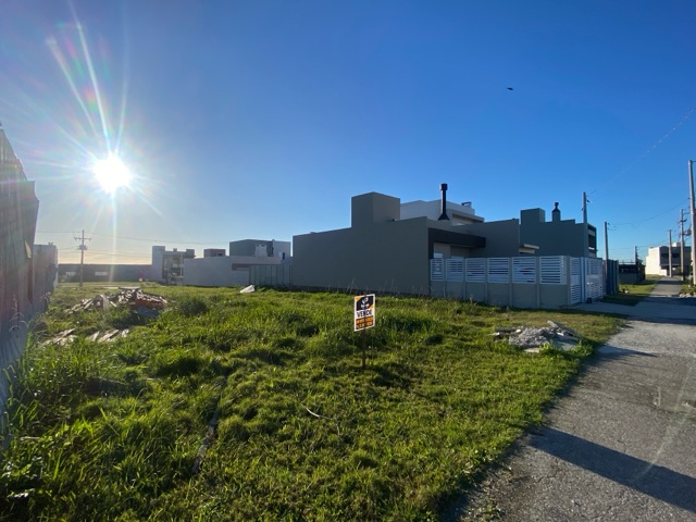 Terreno com 182m², à venda, no bairro Três Vendas em Pelotas