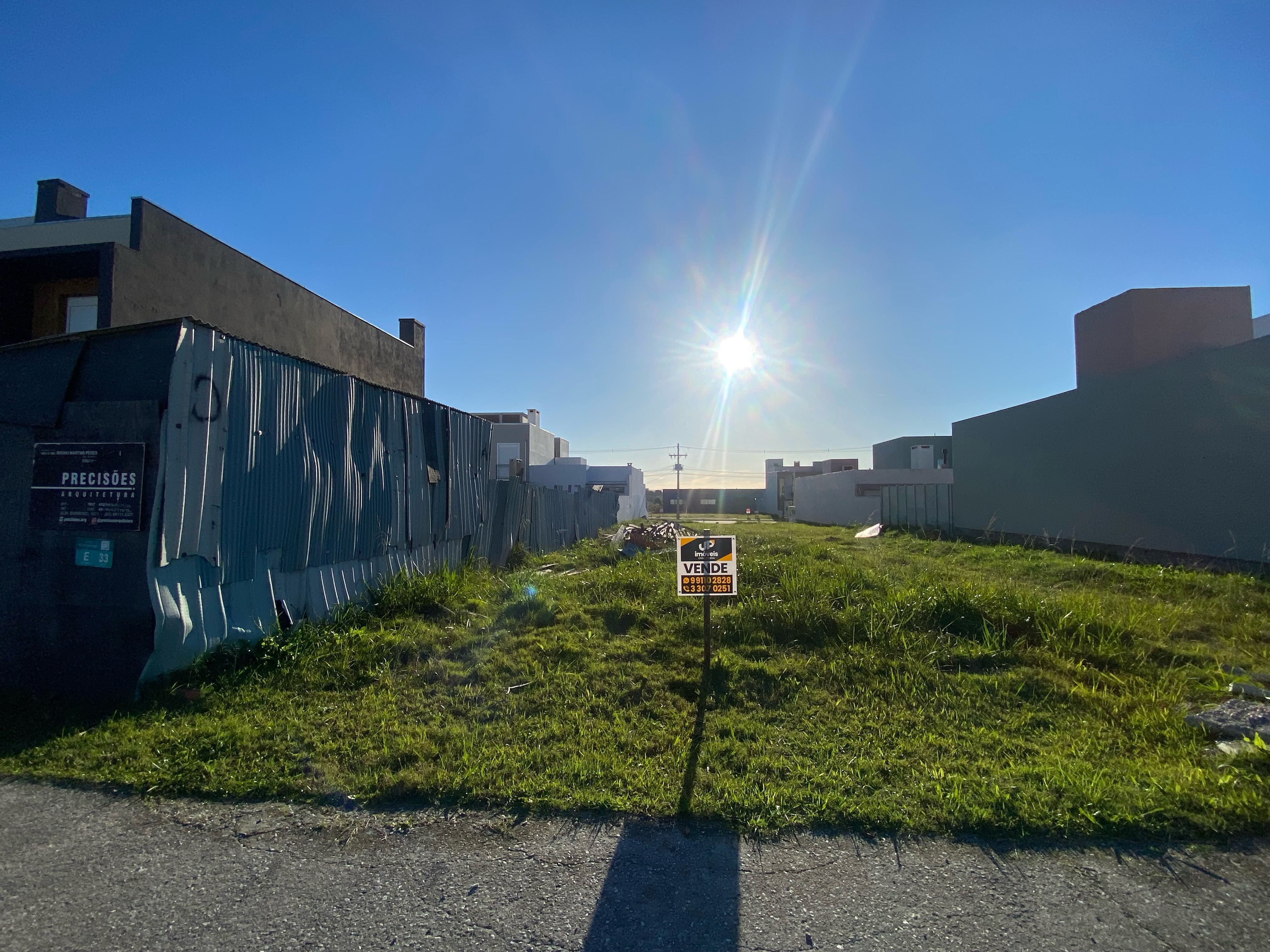 Terreno à venda no Quinta do Lago, Três Vendas - 182 m² de área total, com 7 metros de frente e 26 metros de profundidade.