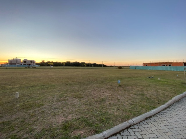 Terreno com 360m², à venda, no bairro Laranjal em Pelotas