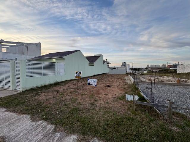 Terreno com 217m², à venda, no bairro Três Vendas em Pelotas