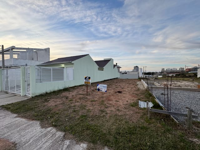Terreno com 217m², à venda, no bairro Três Vendas em Pelotas
