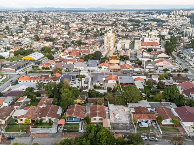 Terreno à venda, no bairro Novo Mundo em Curitiba
