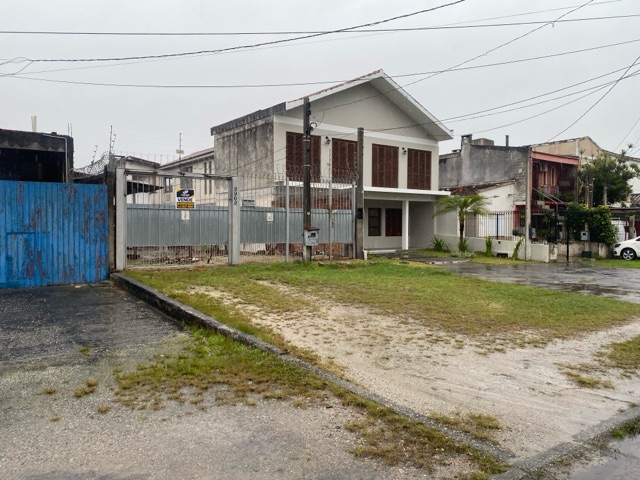 Casa com 240m², à venda, no bairro Areal em Pelotas