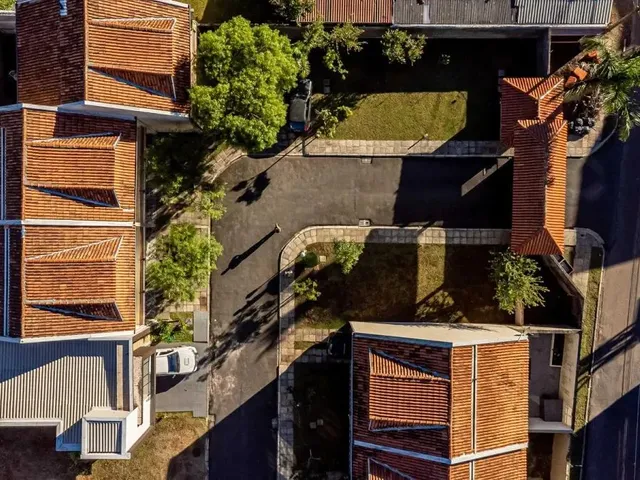Terreno à venda, no bairro Campo Comprido em Curitiba