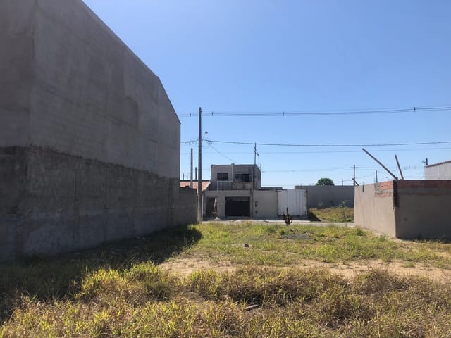 Terreno à venda, no bairro Loteamento Residencial e Comercial Araguaia em Pindamonhangaba