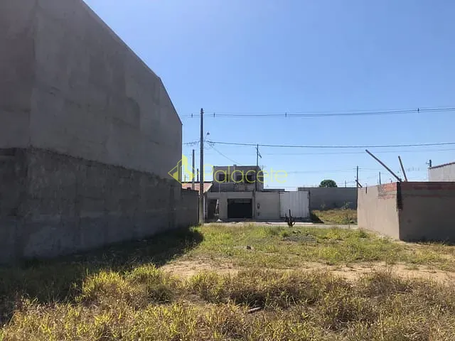 Terreno à venda, no bairro Loteamento Residencial e Comercial Araguaia em Pindamonhangaba