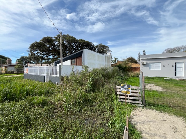 Terreno com 140m², à venda, no bairro Laranjal em Pelotas