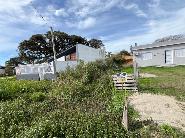 Terreno com 140m², à venda, no bairro Laranjal em Pelotas