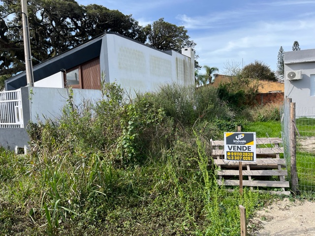 Terreno com 140m², à venda, no bairro Laranjal em Pelotas