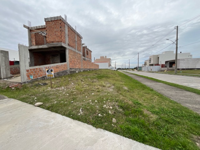 Terreno com 232m², à venda, no bairro Três Vendas em Pelotas