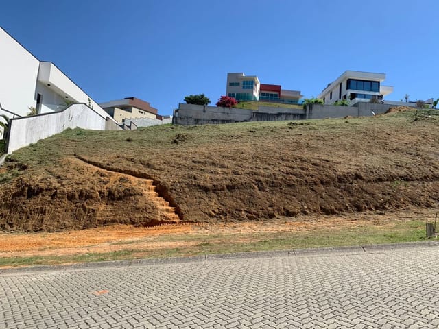 Terreno com 900m², à venda, no bairro Condomínio Reserva do Paratehy em São José dos Campos