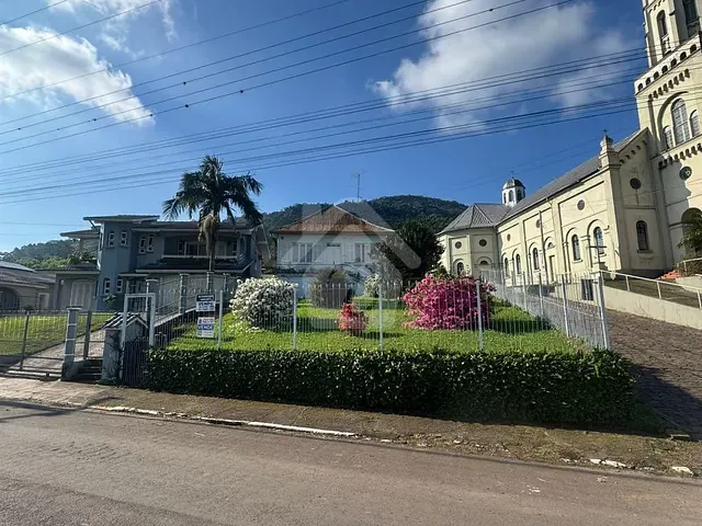 Terreno com 864m², à venda, no bairro Centro em Poço das Antas