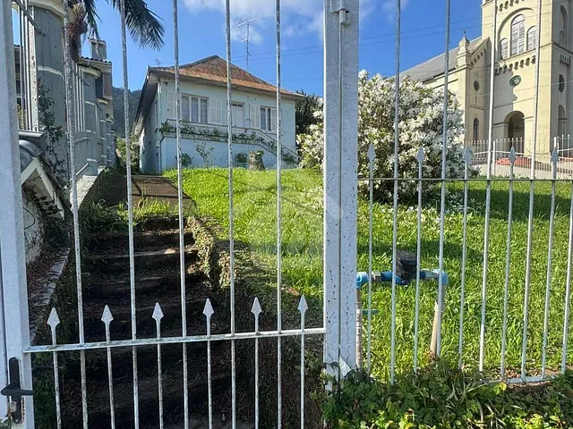 Terreno com 864m², à venda, no bairro Centro em Poço das Antas