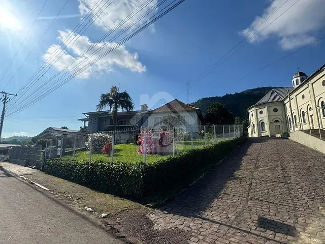 Terreno com 864m², à venda, no bairro Centro em Poço das Antas
