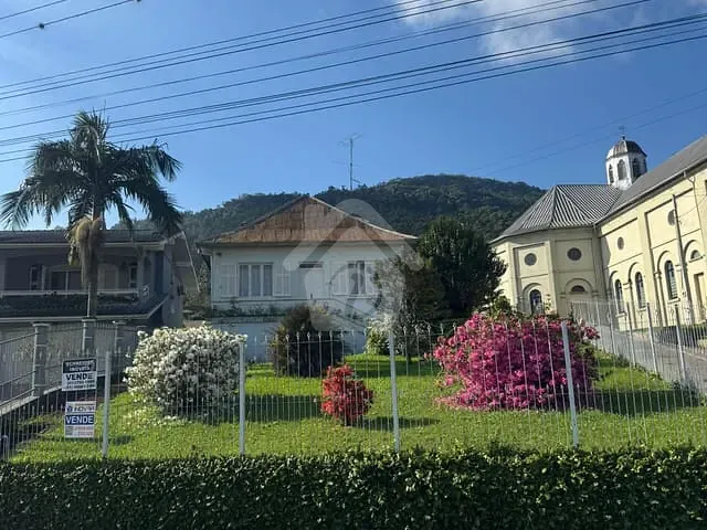 Terreno com 864m², à venda, no bairro Centro em Poço das Antas