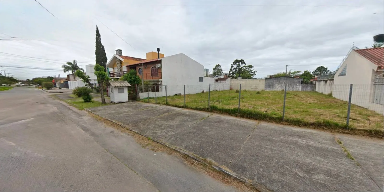 Terrenos à venda nas Três Vendas, Pelotas - 600 m² de área total (dois lotes), prontos para construir próximo à Dom Joaquim.