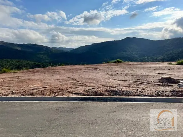 Terreno com 300m², à venda, no bairro Jardim Santa Fe em Bom Jesus dos Perdões