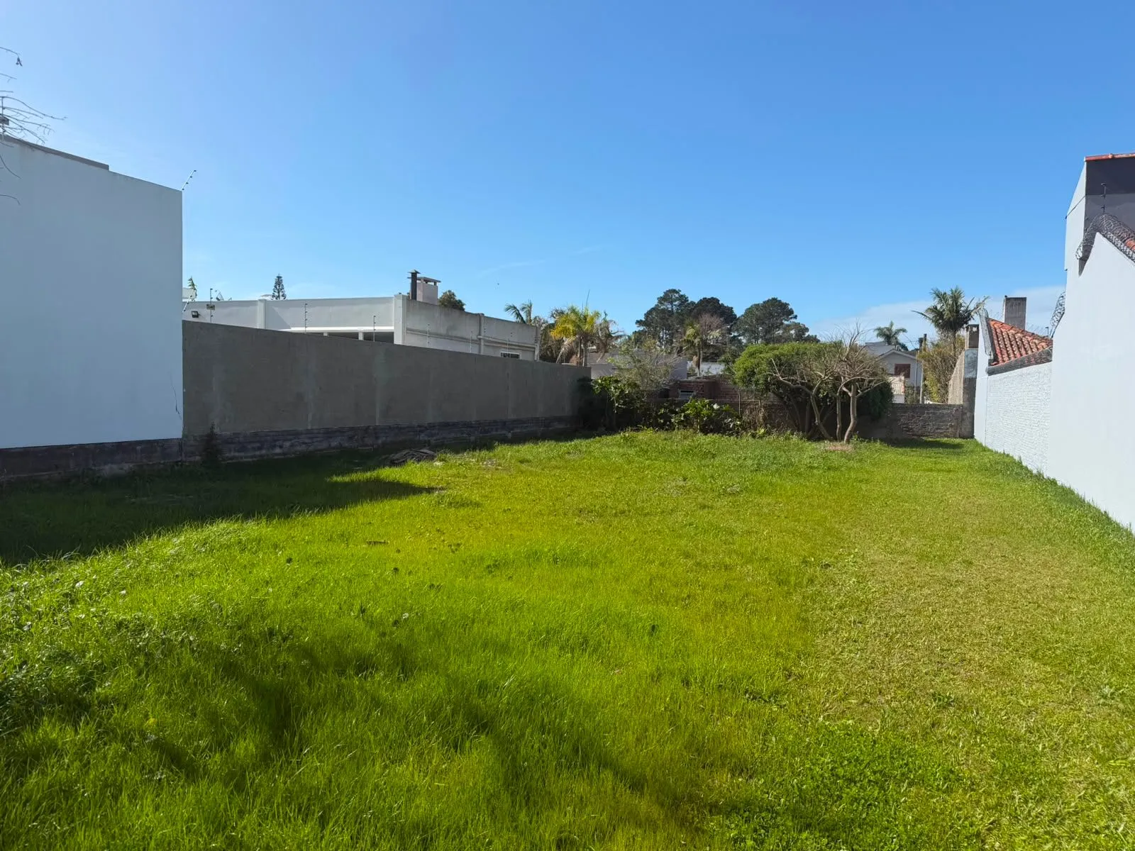Terreno à venda no Balneário Santo Antônio, Laranjal - 585 m² de área total (15x39m) e ideal para um amplo projeto.