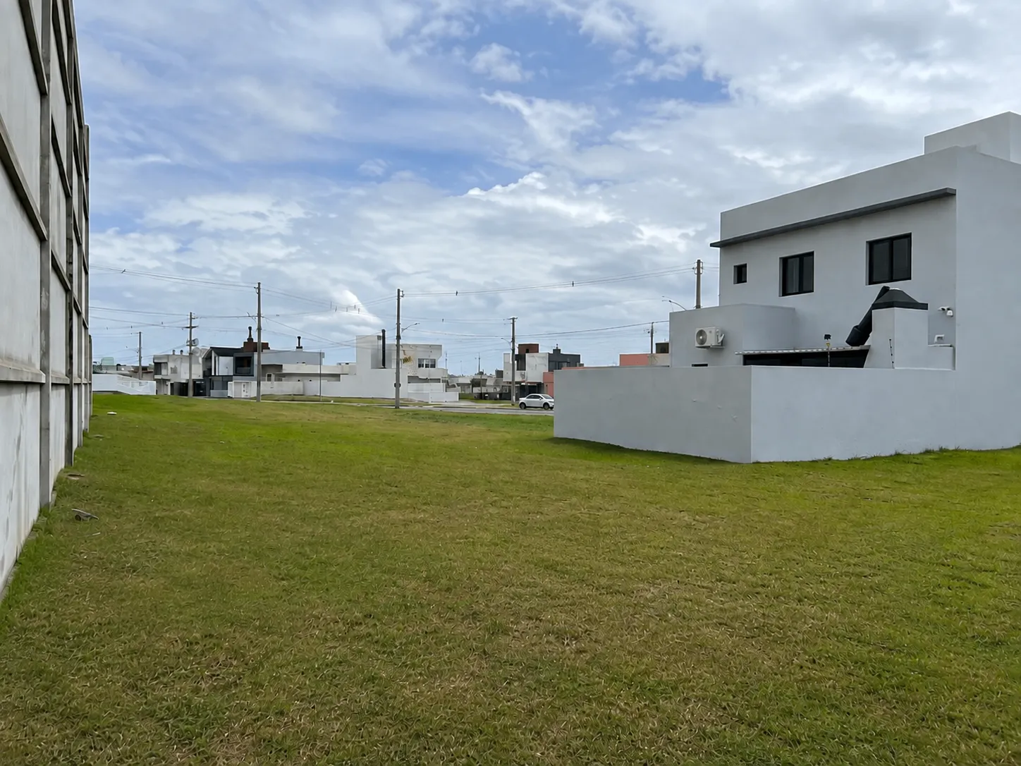 Terreno comercial à venda no Quinta do Lago, Três Vendas - 360 m² de área total (12x30m), sendo o espaço ideal para a sua empresa.