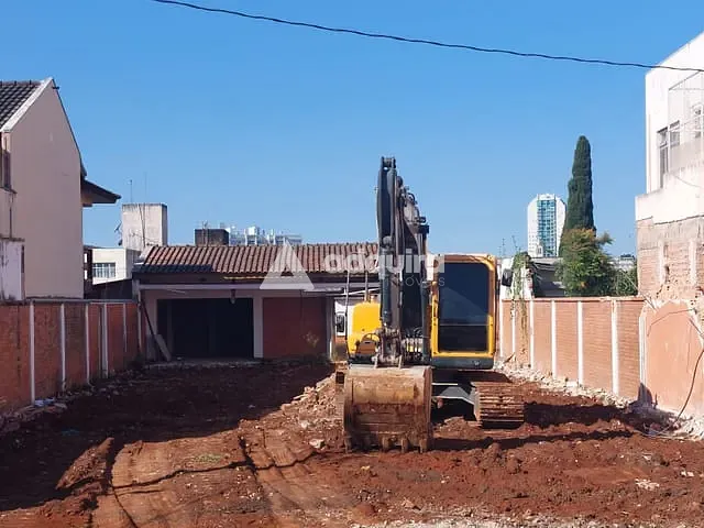 Terreno com 432m², à venda, no bairro Centro em Ponta Grossa