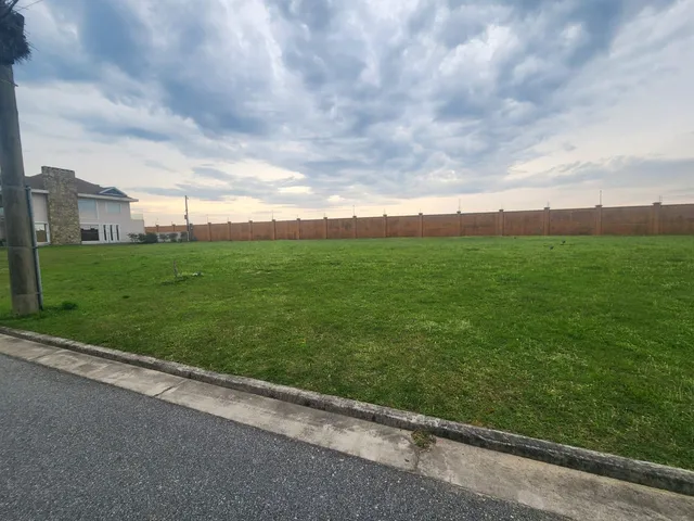 Terreno com 380m², à venda, no bairro Laranjal em Pelotas