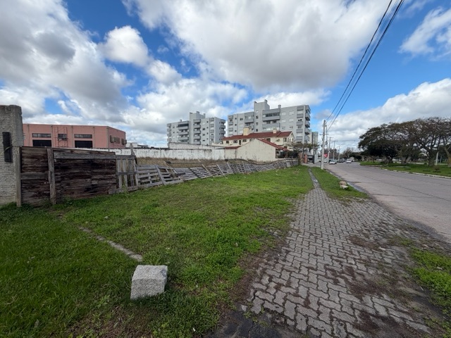 Terreno com 1771m², à venda, no bairro Areal em Pelotas